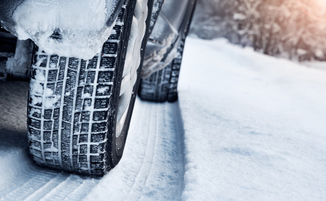 Pneus « hiver » et chaînes en montagne : le (très attendu) décret publié