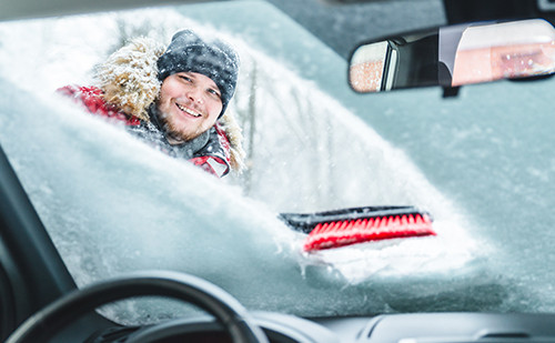 Protéger sa voiture du froid : 7 gestes à adopter en hiver