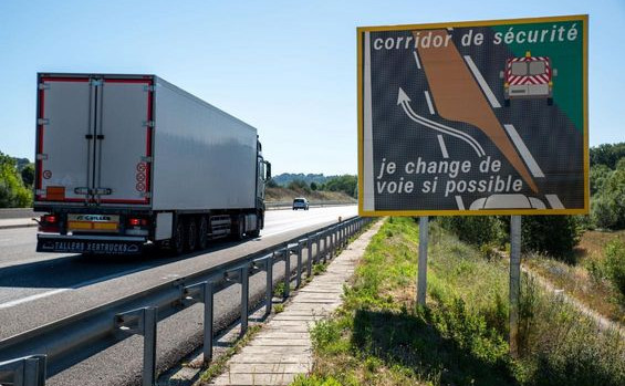 Corridor de sécurité : des panneaux pour sensibiliser les usagers